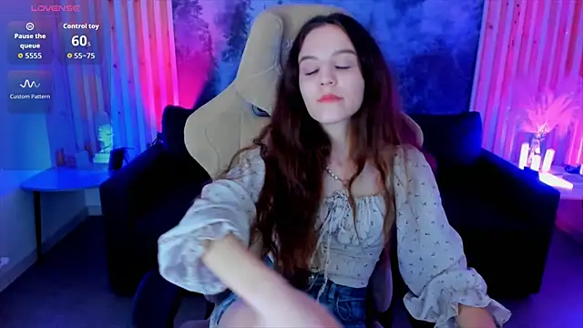 Snapshot of MilaStoyne chatting on 09.23.25 MilaStoyne online show from 09.23.25