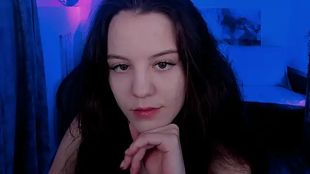 Snapshot of MilaStoyne chatting on 11.26.25 MilaStoyne online show from 11.26.25