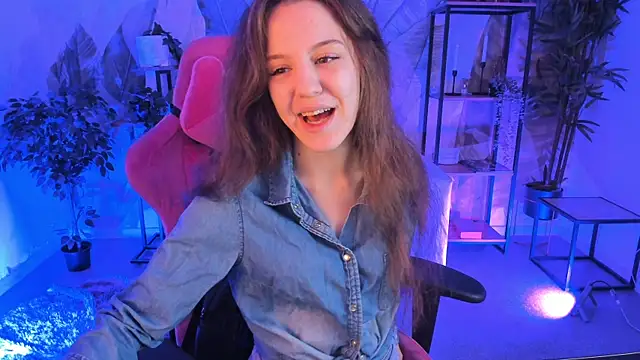 Snapshot of MilaStoyne chatting on 12.01.25 MilaStoyne online show from 12.01.25