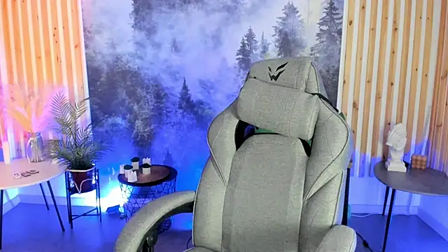 Snapshot of MilaStoyne chatting on 12.02.25 MilaStoyne online show from 12.02.25