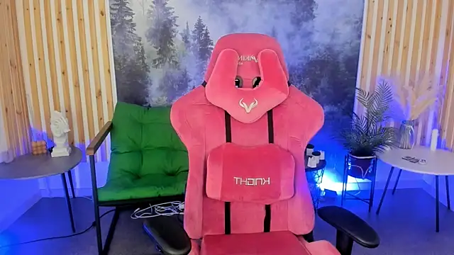 Snapshot of MilaStoyne chatting on 12.03.25 MilaStoyne online show from 12.03.25