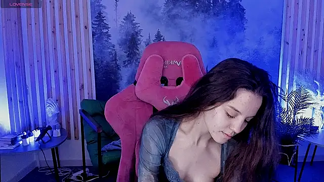 Snapshot of MilaStoyne chatting on 12.15.25 MilaStoyne online show from 12.15.25