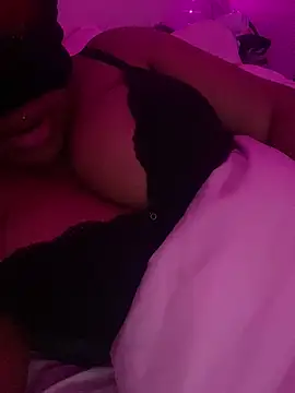 Snapshot of DaniJohnson chatting on 02.05.25 DaniJohnson online show from 02.05.25