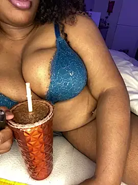 Snapshot of DaniJohnson chatting on 02.20.25 DaniJohnson online show from 02.20.25