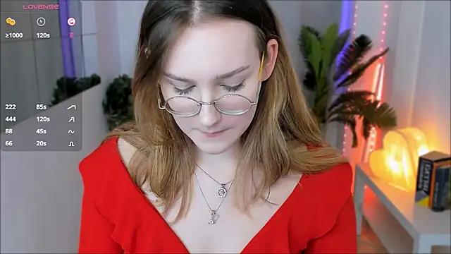 Snapshot of MaryWaddell chatting on 03.02.25 MaryWaddell online show from 03.02.25