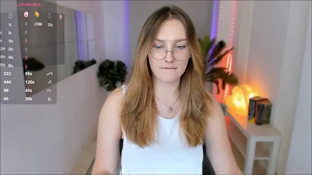 Snapshot of MaryWaddell chatting on 03.02.25 MaryWaddell online show from 03.02.25