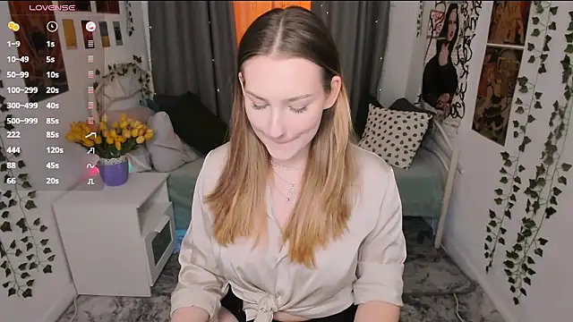 Snapshot of MaryWaddell chatting on 03.14.25 MaryWaddell online show from 03.14.25