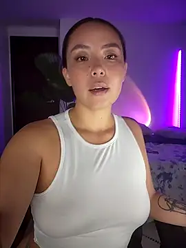 Snapshot of RenEnvy chatting on 03.12.25 RenEnvy online show from 03.12.25