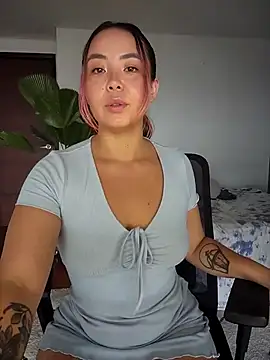 Snapshot of RenEnvy chatting on 03.15.25 RenEnvy online show from 03.15.25