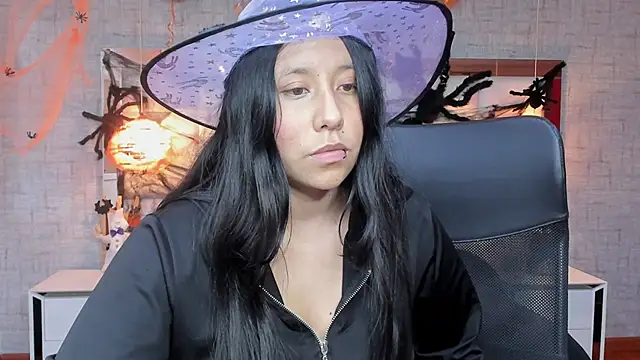 Nohemi louse online show from 10.28.25