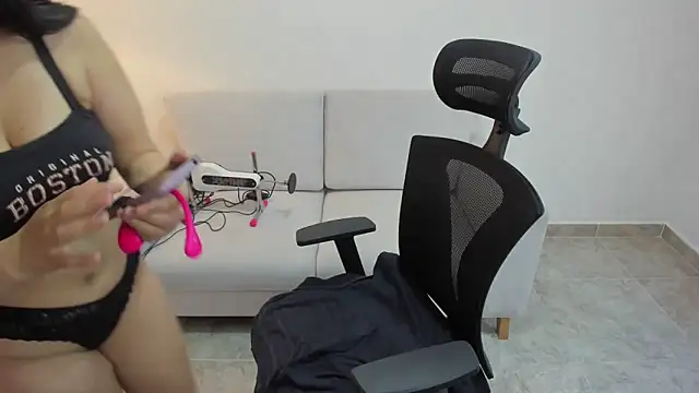 Nohemi louse online show from 12.15.25