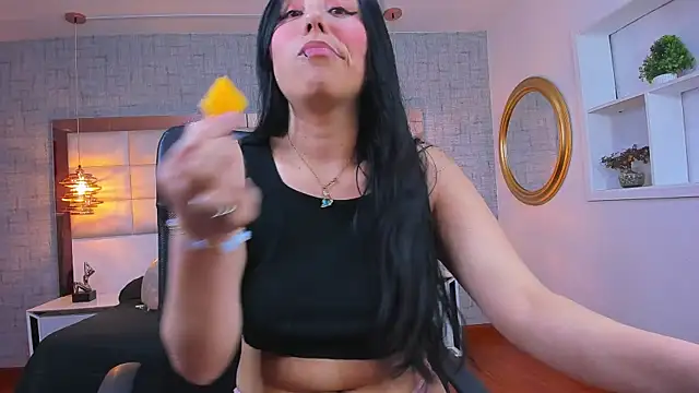 Nohemi louse online show from 04.13.26