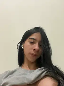 sara lopee1 online show from 01.30.25