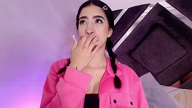 sara lopee1 online show from 10.30.25