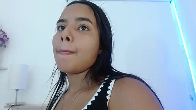 Roxy Stonee online show from 10.27.25