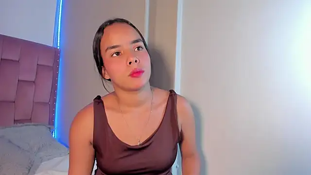 Roxy Stonee online show from 04.18.26