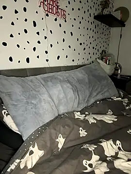 tempzzz12 online show from 10.17.25