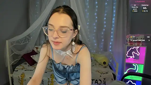 Snapshot of kaisajenner chatting on 02.07.25 kaisajenner online show from 02.07.25