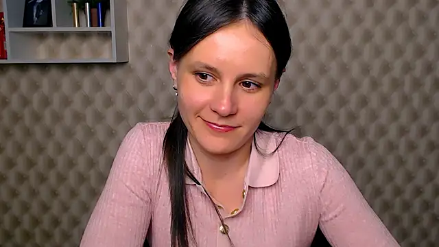 Snapshot of ValeriaHeart_ chatting on 02.25.25 ValeriaHeart online show from 02.25.25