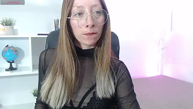 Snapshot of Carlin_Diaz chatting on 02.10.25 Carlin Diaz online show from 02.10.25