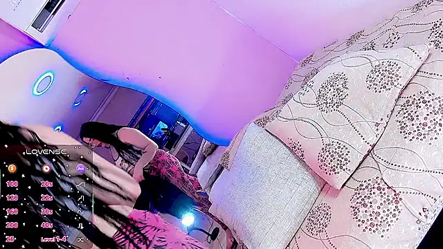 Dalis Hills online show from 04.08.26