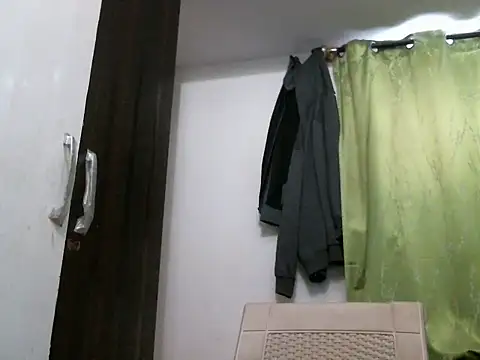 Snapshot of indianhairybull chatting on 11.16.25 indianhairybull online show from 11.16.25