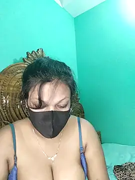 Snapshot of monekhan123 chatting on 10.10.25 monekhan123 online show from 10.10.25