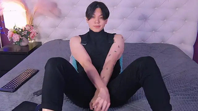 Snapshot of just_gay_ chatting on 03.12.25 just gay online show from 03.12.25