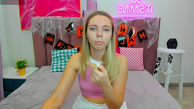 TessaAdorable online show from 10.29.25