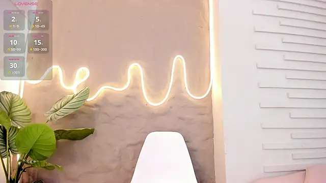 Lia Guzman online show from 02.22.25