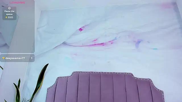 Lia Guzman online show from 09.21.25