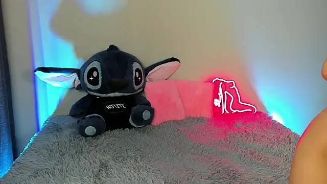 Snapshot of EvaBalmer chatting on 11.12.25 EvaBalmer online show from 11.12.25