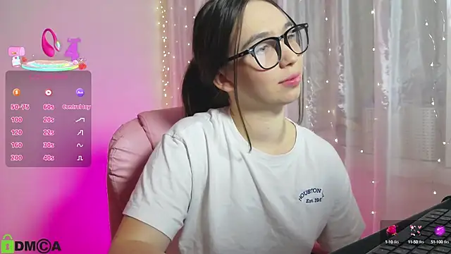 Snapshot of Arianahot777 chatting on 10.13.25 Arianahot777 online show from 10.13.25