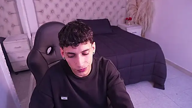 Snapshot of JhoanLeandro chatting on 04.19.26 JhoanLeandro online show from 04.19.26