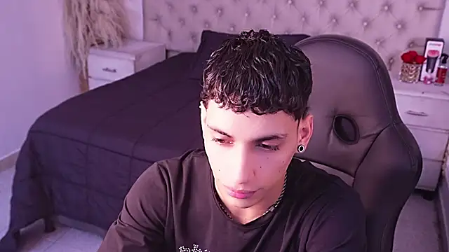 Snapshot of JhoanLeandro chatting on 04.24.26 JhoanLeandro online show from 04.24.26