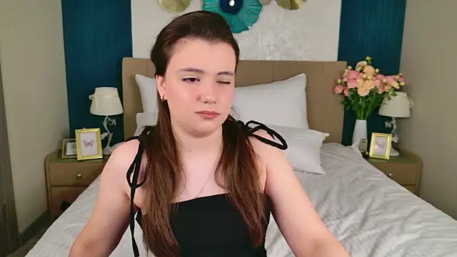 Pauline Heaven online show from 12.18.25