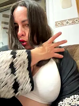 laarti online show from 10.18.25