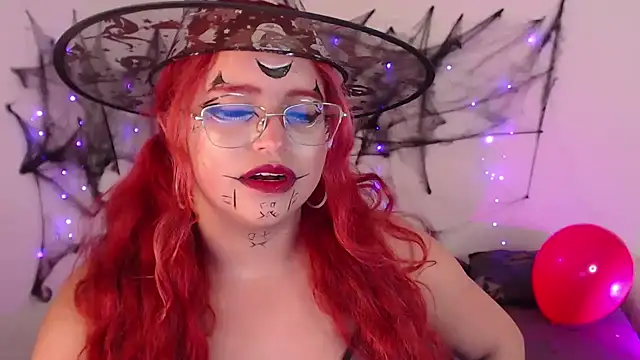 Snapshot of EstefyTabbo chatting on 10.27.25 EstefyTabbo online show from 10.27.25