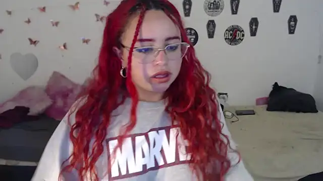 Snapshot of EstefyTabbo chatting on 12.15.25 EstefyTabbo online show from 12.15.25