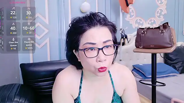 Snapshot of LucianaMe chatting on 04.19.26 LucianaMe online show from 04.19.26