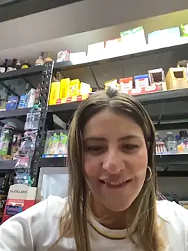 Snapshot of Andrea18_blonde chatting on 03.29.26 Andrea18 blonde online show from 03.29.26