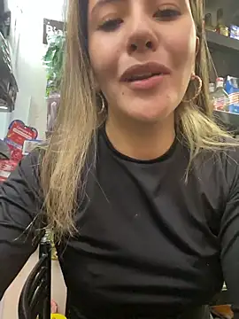 Snapshot of Andrea18_blonde chatting on 04.16.26 Andrea18 blonde online show from 04.16.26