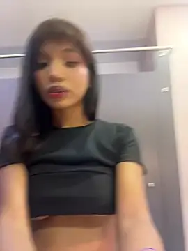 Gigi Strawberry online show from 02.12.26