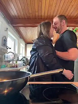 Snapshot of Lars-Lola chatting on 03.04.25 Lars-Lola online show from 03.04.25