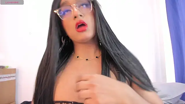 Snapshot of Karla_Dior7 chatting on 11.23.25 Karla Dior7 online show from 11.23.25