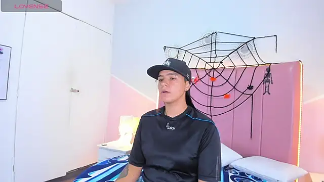 Liiam smith  online show from 10.28.25