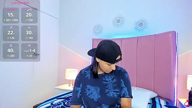 Liiam smith  online show from 11.07.25