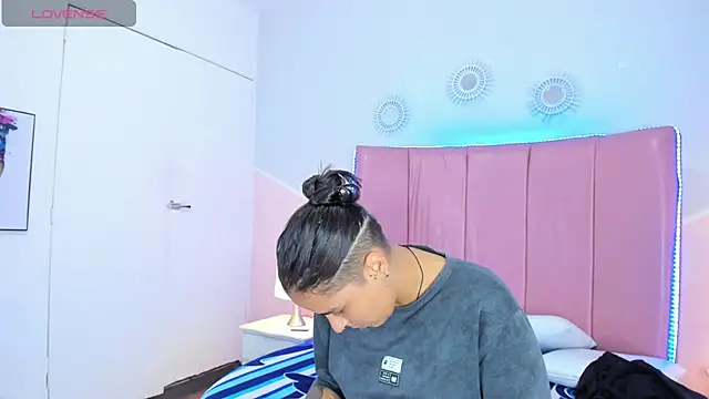 Liiam smith  online show from 11.16.25