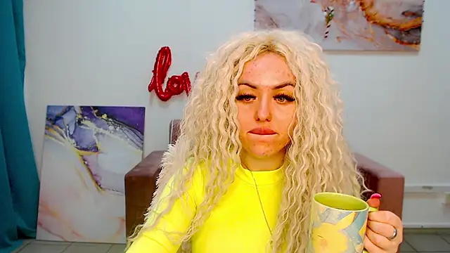 Snapshot of MissisCaty chatting on 02.09.25 MissisCaty online show from 02.09.25