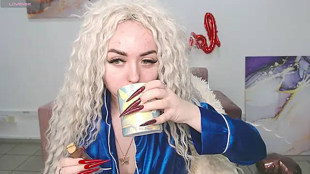 Snapshot of MissisCaty chatting on 02.16.25 MissisCaty online show from 02.16.25